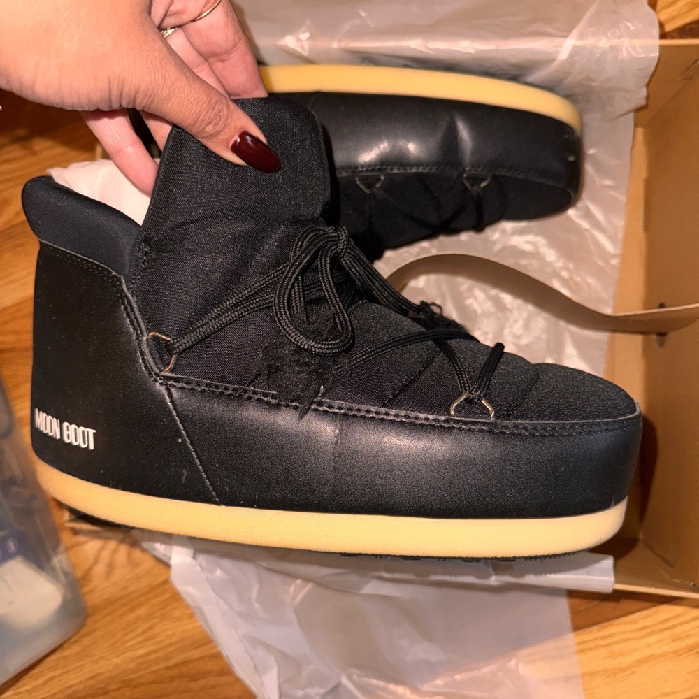 Moon Boot Black Winter Boots - Picture 2 of 4